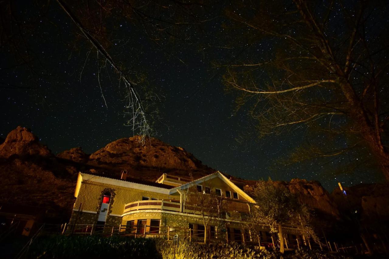 Albergue Santa Barbara Алиага Экстерьер фото