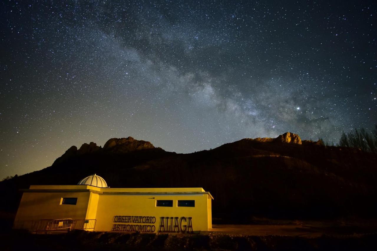 Albergue Santa Barbara Алиага Экстерьер фото